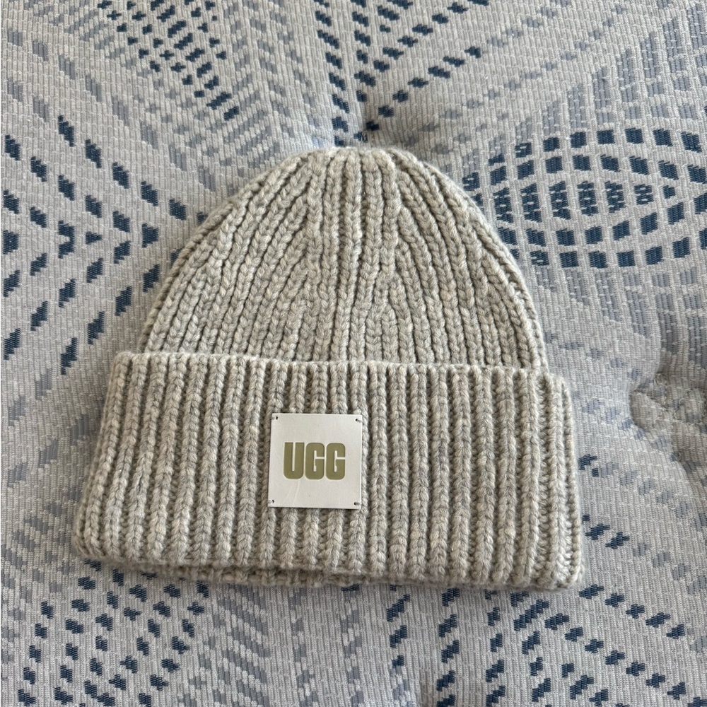 UGG Light Gray Ribbed Beanie